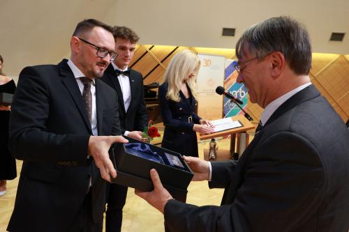 visuel distinction univ matej bel - 3